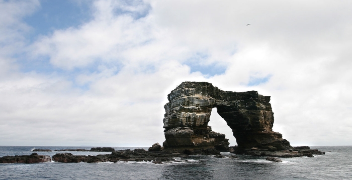 Darwins_Arch_Galapagos-wikipedia