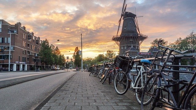 holland_amsterdam-pixabay-Francesco_Ronge