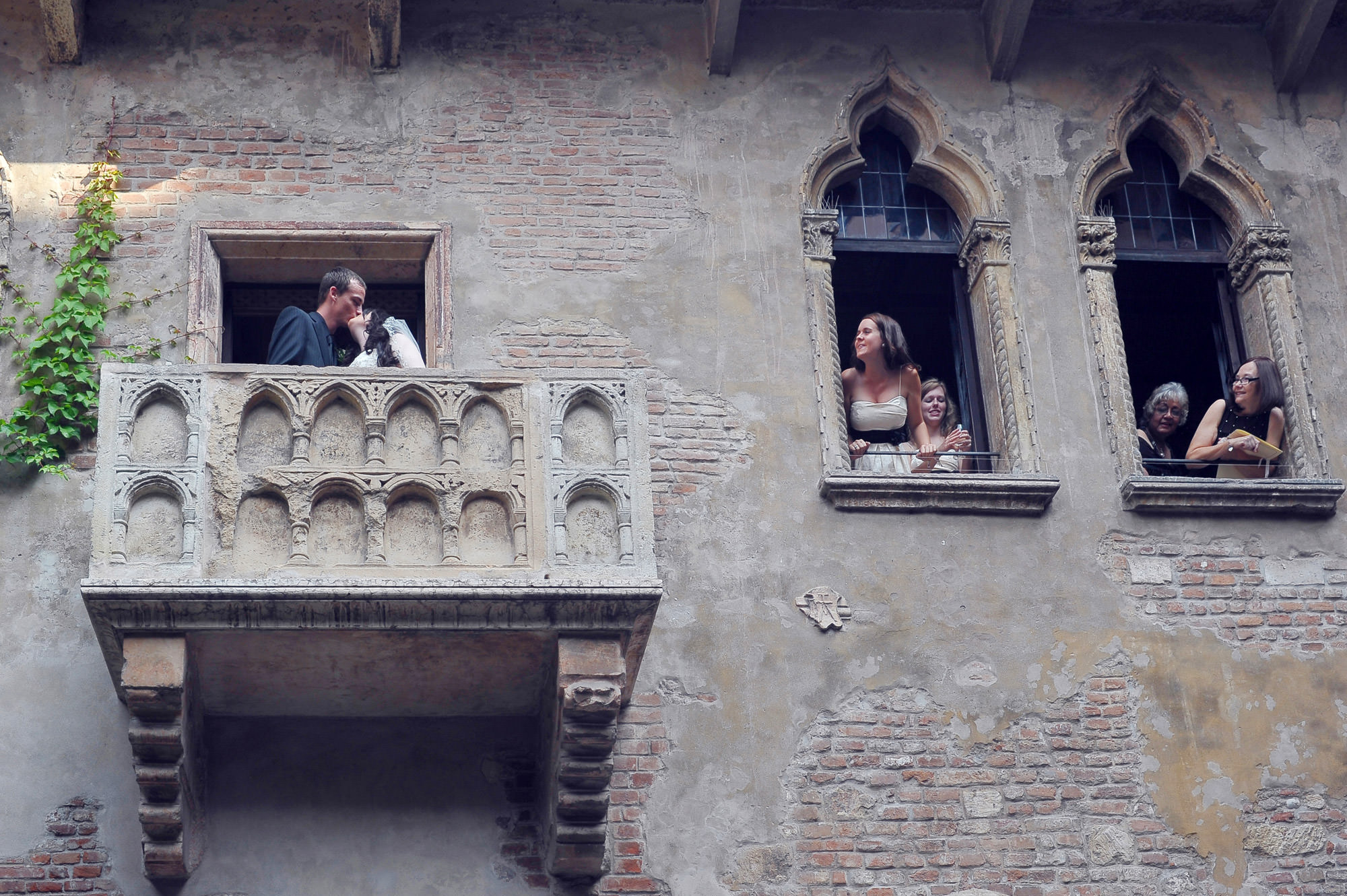 juliets-balcony-wedding