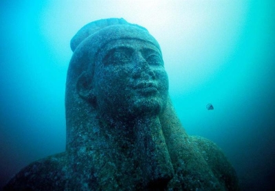 podvodni.statui.egipet