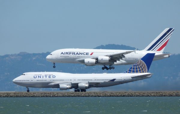 Air France Airbus A380-861 F-HPJA - United Airlines Boeing 747-422 N197UA