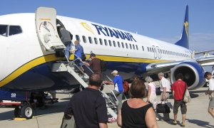 Ryanair-plane-at-Carcasso-009
