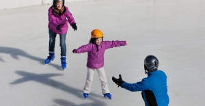 ice-skating-family