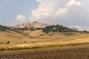 457F455D00000578-4997736-The mayor of a picturesque Italian town has come up with a tempt-a-23 1508438434823