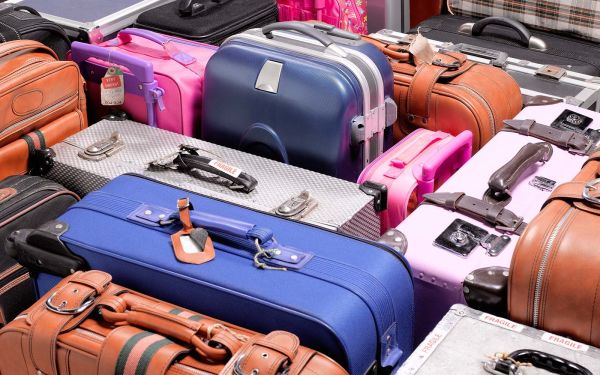 airport-luggage-suitcases-BAGGAGE0517